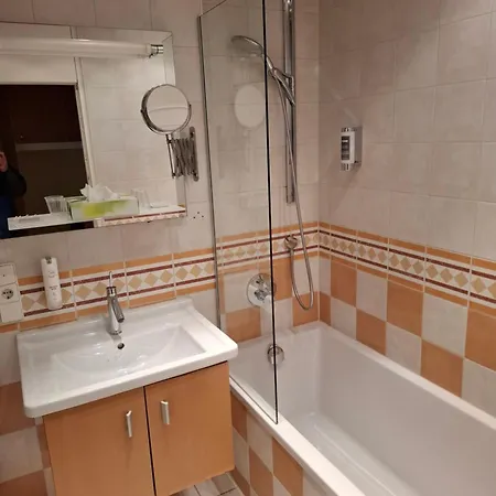 فندق Gaestezimmer Im Parkhotel Wehrle