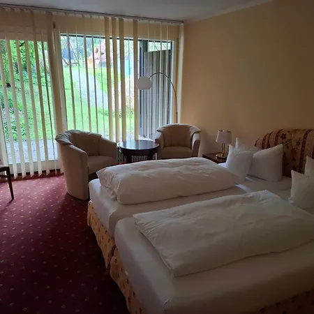 Gaestezimmer Im Parkhotel Wehrle تيبرغ