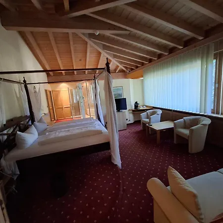 Gaestezimmer Im Parkhotel Wehrle تيبرغ